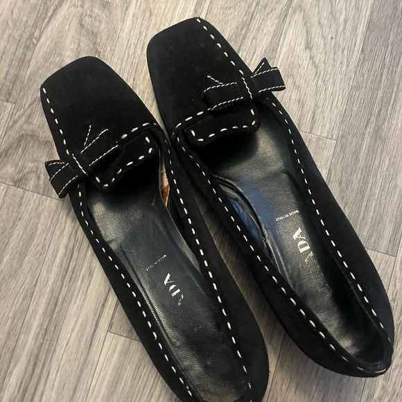 Prada Black suede with Contrast Stitching low heel - Picture 2 of 5